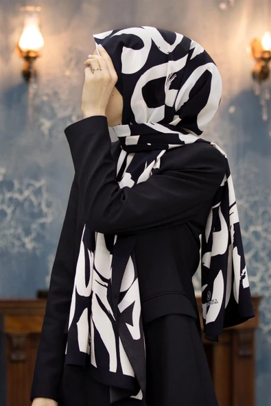 LÜKS MEDİNE İPEĞİ FIRÇA DARBESİ DESENLİ SİYAH - KREM RENKLİ 75X195 KIRIŞMAZ ŞAL MOSS KREP DİKİŞ TİPİ İTALYAN DİKİŞLİ ürün görseli