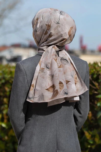 LÜKS MEDİNE İPEĞİ SONBAHAR DESENLİ GRİ RENKLİ 75X195 KIRIŞMAZ ŞAL MOSS KREP DİKİŞ TİPİ İTALYAN DİKİŞLİ ürün görseli