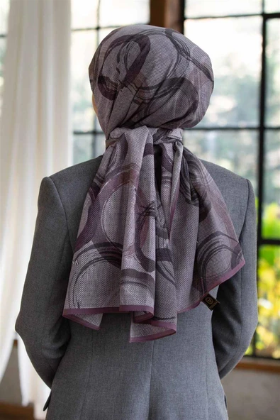 LÜKS MEDİNE GEOMETRİK DESENLİ PUDRA RENKLİ 75X195 KIRIŞMAZ ŞAL MOSS KREP DİKİŞ TİPİ İTALYAN DİKİŞLİ ürün görseli