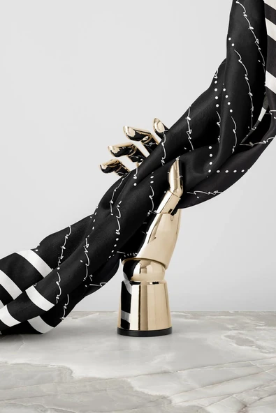 %100 Twill İpek El Yazısı Vissona Desenli Siyah - Krem Renkli Daha Tok Exclusive Serisi 90x90 Eşarp Kenar Dikiş Şekli : El Dikişi - Resim 4