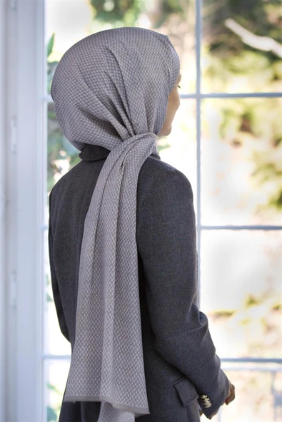 LÜKS MEDİNE İPEĞİ HASIR DESENLİ GRİ RENKLİ 75X195 KIRIŞMAZ ŞAL MOSS KREP DİKİŞ TİPİ İTALYAN DİKİŞLİ ürün görseli