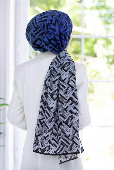 LÜKS MEDİNE İPEĞİ DEGRADELİ ÇİZGİ DESENLİ SAKS RENKLİ 75X195 KIRIŞMAZ ŞAL MOSS KREP DİKİŞ TİPİ İTALYAN DİKİŞLİ ürün görseli 1