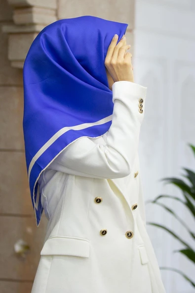 100% Twill İpek Düz Renk Bordür Desenli Saks - Krem Renkli Daha Tok Exclusive Serisi 90x90 Dikim Şekli : El Dikişi Eşarp ürün görseli 1