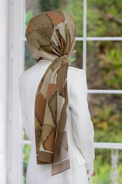 LÜKS MEDİNE ÜÇGEN YAMA DESENLİ VİZON RENKLİ 75X195 KIRIŞMAZ ŞAL MOSS KREP DİKİŞ TİPİ İTALYAN DİKİŞLİ ürün görseli