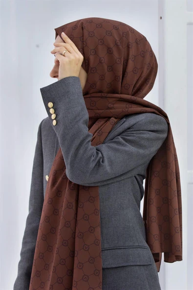 LÜKS MEDİNE İPEĞİ MONOGRAM DESENLİ TABA RENKLİ 75X195 KIRIŞMAZ ŞAL MOSS KREP DİKİŞ TİPİ İTALYAN DİKİŞLİ ürün görseli