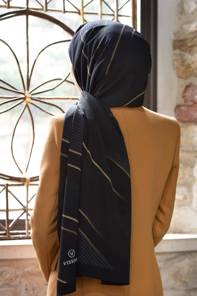 LÜKS MEDİNE İPEĞİ ÇAPRAZ ÇİZGİLİ DESENLİ SİYAH RENKLİ 75X195 KIRIŞMAZ ŞAL MOSS KREP DİKİŞ TİPİ İTALYAN DİKİŞLİ ürün görseli