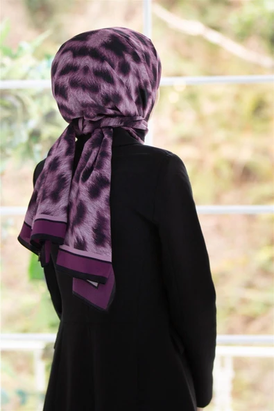 LÜKS MEDİNE İPEĞİ LEOPAR DESENLİ GÜL KURUSU  RENKLİ 75X195 KIRIŞMAZ ŞAL MOSS KREP DİKİŞ TİPİ İTALYAN DİKİŞLİ ürün görseli 1