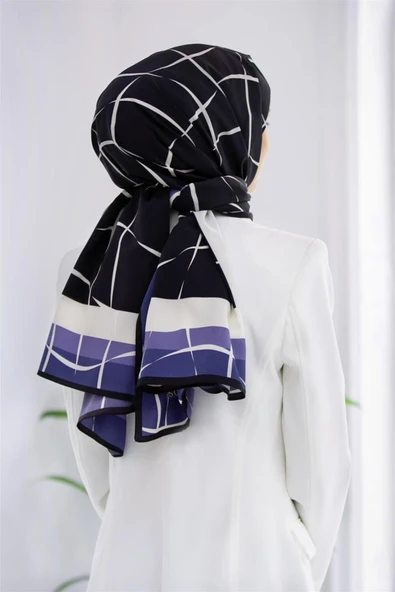 LÜKS MEDİNE İPEĞİ ÇİZGİLİ DESENLİ İNDİGO RENKLİ 75X195 KIRIŞMAZ ŞAL MOSS KREP DİKİŞ TİPİ İTALYAN DİKİŞLİ ürün görseli 1