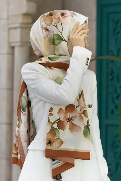 LÜKS MEDİNE İPEĞİ ÇİÇEK DESENLİ TABA RENKLİ 75X195 KIRIŞMAZ ŞAL MOSS KREP DİKİŞ TİPİ İTALYAN DİKİŞLİ ürün görseli