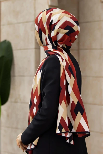 LÜKS MEDİNE İPEĞİ GEOMETRİK DESENLİ BORDO - SİYAH RENKLİ 75X195 KIRIŞMAZ ŞAL MOSS KREP DİKİŞ TİPİ İTALYAN DİKİŞLİ ürün görseli