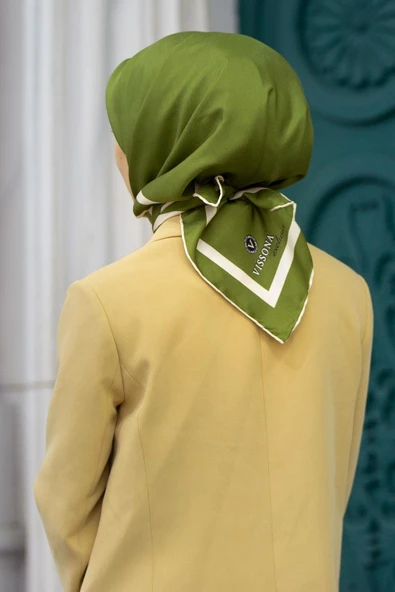 100% Twill İpek Düz Renk Bordür Desenli Küf Yeşili - Krem Renkli Daha Tok Exclusive Serisi 90x90 Dikim Şekli : El Dikişi Eşarp ürün görseli 1