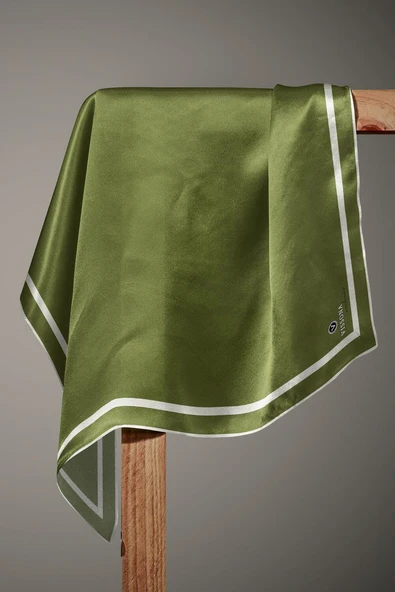 100% Twill İpek Düz Renk Bordür Desenli Küf Yeşili - Krem Renkli Daha Tok Exclusive Serisi 90x90 Dikim Şekli : El Dikişi Eşarp - Resim 4