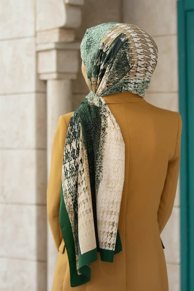 LÜKS MEDİNE İPEĞİ KAZAYAĞI DESENLİ ZÜMRÜT YEŞİLİ RENKLİ 75X195 KIRIŞMAZ ŞAL MOSS KREP DİKİŞ TİPİ İTALYAN DİKİŞLİ ürün görseli 1