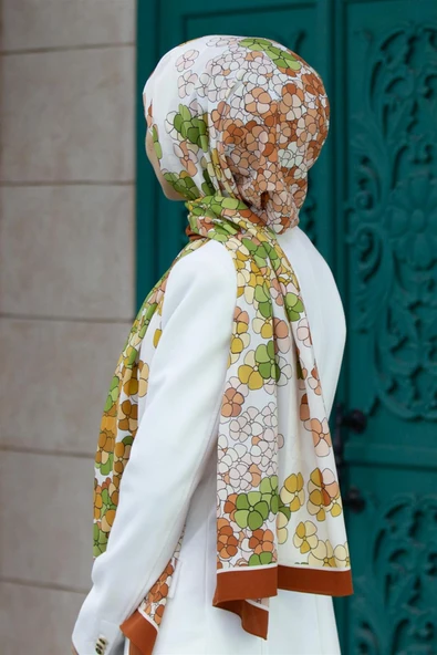 LÜKS MEDİNE İPEĞİ YONCA DESENLİ TABA RENKLİ 75X195 KIRIŞMAZ ŞAL MOSS KREP DİKİŞ TİPİ İTALYAN DİKİŞLİ ürün görseli