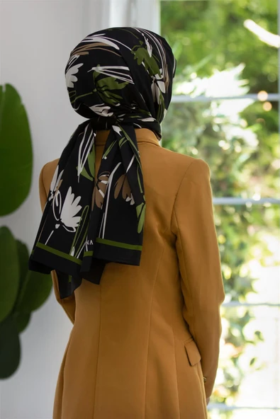 LÜKS MEDİNE İPEĞİ ÇİÇEK DESENLİ HAKİ RENKLİ 75X195 KIRIŞMAZ ŞAL MOSS KREP DİKİŞ TİPİ İTALYAN DİKİŞLİ ürün görseli