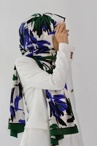 LÜKS MEDİNE İPEĞİ YAPRAK DESENLİ ZÜMRÜT YEŞİLİ RENKLİ 75X195 KIRIŞMAZ ŞAL MOSS KREP DİKİŞ TİPİ İTALYAN DİKİŞLİ ürün görseli