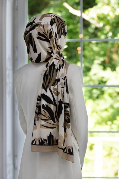 LÜKS MEDİNE İPEĞİ YAPRAK DESENLİ BEJ RENKLİ 75X195 KIRIŞMAZ ŞAL MOSS KREP DİKİŞ TİPİ İTALYAN DİKİŞLİ ürün görseli