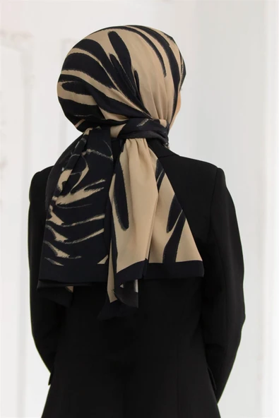 LÜKS MEDİNE İPEĞİ GEOMETRİK DESENLİ BEJ RENKLİ 75X195 KIRIŞMAZ ŞAL MOSS KREP DİKİŞ TİPİ İTALYAN DİKİŞLİ ürün görseli