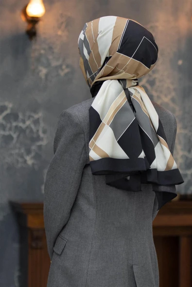 LÜKS MEDİNE İPEĞİ GEOMETRİK DESENLİ GRİ RENKLİ 75X195 KIRIŞMAZ ŞAL MOSS KREP DİKİŞ TİPİ İTALYAN DİKİŞLİ ürün görseli 1