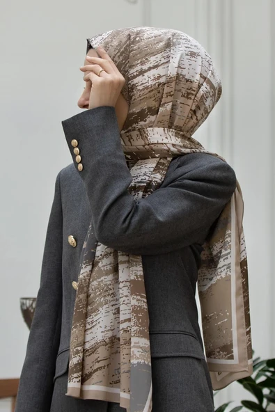 LÜKS MEDİNE İPEĞİ FIRÇA DESENLİ BEJ RENKLİ 75X195 KIRIŞMAZ ŞAL MOSS KREP DİKİŞ TİPİ İTALYAN DİKİŞLİ ürün görseli