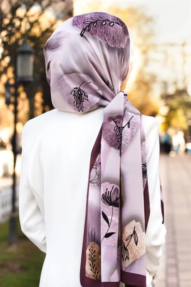 LÜKS MEDİNE İPEĞİ FIRÇA DOKULU ÇİZGİ ÇİÇEK DESENLİ PUDRA - GÜL KURUSU RENKLİ 75X195 KIRIŞMAZ ŞAL MOSS KREP DİKİŞ TİPİ İTALYAN DİKİŞLİ ürün görseli 1