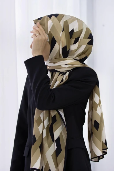 LÜKS MEDİNE İPEĞİ GEOMETRİK DESENLİ VİZON RENKLİ 75X195 KIRIŞMAZ ŞAL MOSS KREP DİKİŞ TİPİ İTALYAN DİKİŞLİ ürün görseli