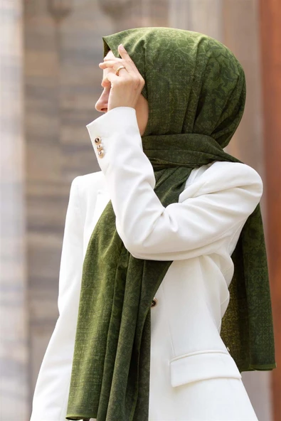 LÜKS MEDİNE İPEĞİ DOKU DESENLİ HAKİ  RENKLİ 75X195 KIRIŞMAZ ŞAL MOSS KREP DİKİŞ TİPİ İTALYAN DİKİŞLİ ürün görseli