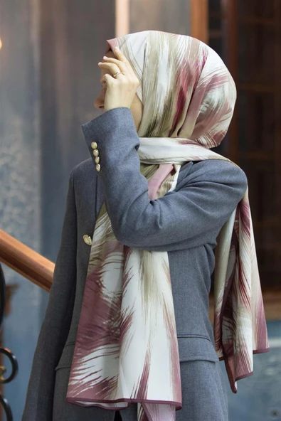 LÜKS MEDİNE İPEĞİ GEOMETRİK DESENLİ PUDRA RENKLİ 75X195 KIRIŞMAZ ŞAL MOSS KREP DİKİŞ TİPİ İTALYAN DİKİŞLİ ürün görseli