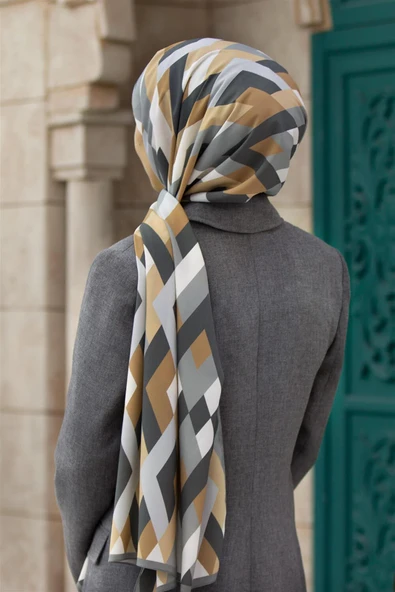 LÜKS MEDİNE İPEĞİ GEOMETRİK DESENLİ GRİ RENKLİ 75X195 KIRIŞMAZ ŞAL MOSS KREP DİKİŞ TİPİ İTALYAN DİKİŞLİ ürün görseli