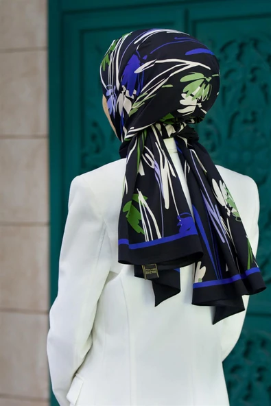 LÜKS MEDİNE İPEĞİ ÇİÇEK DESENLİ SAKS RENKLİ 75X195 KIRIŞMAZ ŞAL MOSS KREP DİKİŞ TİPİ İTALYAN DİKİŞLİ ürün görseli