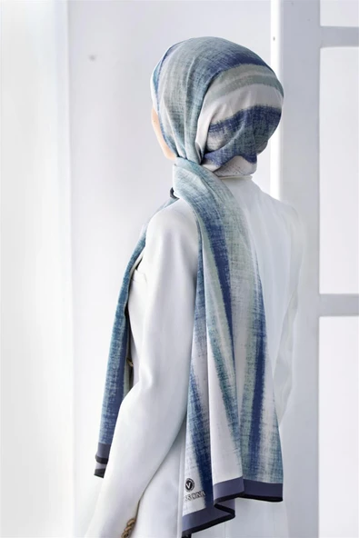 LÜKS MEDİNE İPEĞİ BATİK DESENLİ İNDİGO RENKLİ 75X195 KIRIŞMAZ ŞAL MOSS KREP DİKİŞ TİPİ İTALYAN DİKİŞLİ ürün görseli