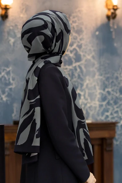 LÜKS MEDİNE İPEĞİ FIRÇA DARBESİ DESENLİ GRİ RENKLİ 75X195 KIRIŞMAZ ŞAL MOSS KREP DİKİŞ TİPİ İTALYAN DİKİŞLİ ürün görseli