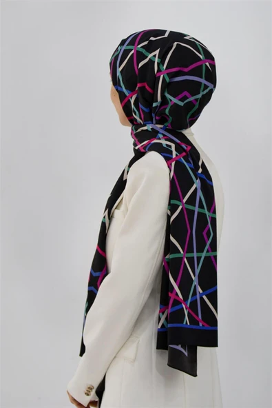 LÜKS MEDİNE İPEĞİ ÇİZGİLİ DESENLİ SİYAH - SAKS RENKLİ 75X195 KIRIŞMAZ ŞAL MOSS KREP DİKİŞ TİPİ İTALYAN DİKİŞLİ ürün görseli