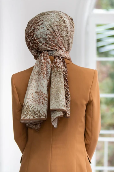 LÜKS MEDİNE İPEĞİ ZİKZAK GEOMETRİK DESENLİ BAKIR RENKLİ 75X195 KIRIŞMAZ ŞAL MOSS KREP DİKİŞ TİPİ İTALYAN DİKİŞLİ ürün görseli