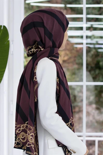 LÜKS MEDİNE İPEĞİ ÇİZGİLİ VE ZİNCİR DESENLİ BORDO - SİYAH RENKLİ 75X195 KIRIŞMAZ ŞAL MOSS KREP DİKİŞ TİPİ İTALYAN DİKİŞLİ ürün görseli