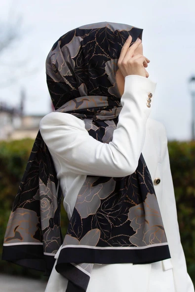 LÜKS MEDİNE İPEĞİ ÇİÇEK DESENLİ SİYAH RENKLİ 75X195 KIRIŞMAZ ŞAL MOSS KREP DİKİŞ TİPİ İTALYAN DİKİŞLİ ürün görseli