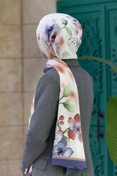 LÜKS MEDİNE İPEĞİ ÇİÇEK DESENLİ İNDİGO RENKLİ 75X195 KIRIŞMAZ ŞAL MOSS KREP DİKİŞ TİPİ İTALYAN DİKİŞLİ ürün görseli