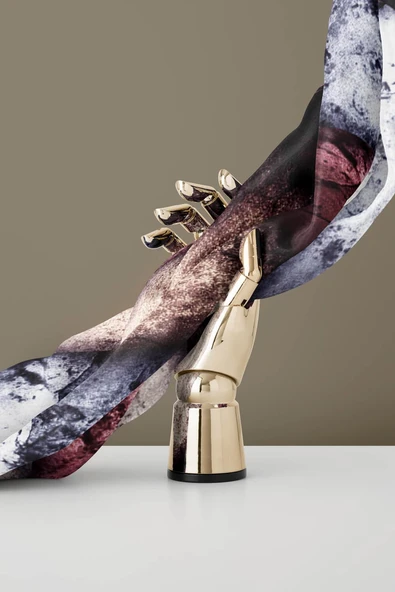 % 57 İPEK % 43 VİSKON Twill İpek Dokulu Ve Geometrik Desenli Pudra - Gri Renkli 90x90 Eşarp Dikim Şekli : El Dikişi - Resim 3