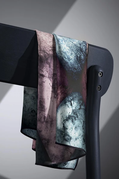 %100 Twill İpek Dokulu Ve Geometrik Desenli Mint Yeşili - Lila Renkli 90x90 Eşarp Dikim Şekli : El Dikişi - Resim 3