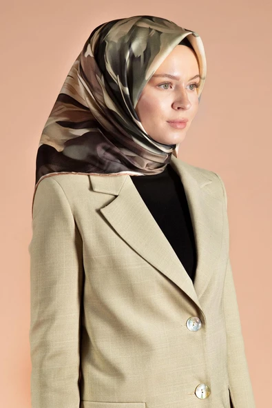 %100 Twill İpek Yaprak Desenl Haki - Bej Renkli 90x90 Eşarp Dikim Şekli : El Dikişi ürün görseli