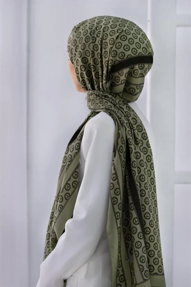 LÜKS MEDİNE İPEĞİ DEGRADELİ MONOGRAM DESENLİ HAKİ RENKLİ 75X195 KIRIŞMAZ ŞAL MOSS KREP DİKİŞ TİPİ İTALYAN DİKİŞLİ ürün görseli