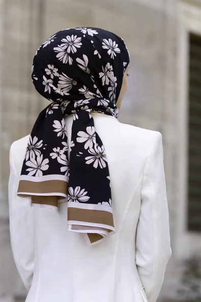 LÜKS MEDİNE İPEĞİ PAPATYA DESENLİ BEJ RENKLİ 75X195 KIRIŞMAZ ŞAL MOSS KREP DİKİŞ TİPİ İTALYAN DİKİŞLİ ürün görseli