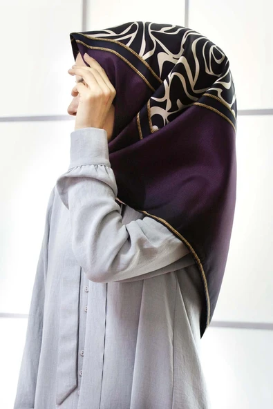 %100 Twill İpek Geometrik Desenli Lacivert - Bordo Renkli 90x90 Eşarp Dikim Şekli : El Dikişi ürün görseli