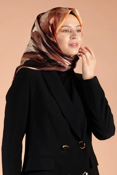 %100 Twill İpek Yaprak Desenli Taba - Hardal Renkli 90x90 Eşarp Dikim Şekli : El Dikişi - Resim 3