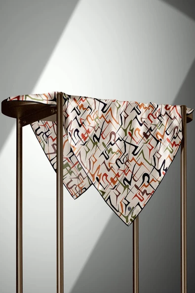 % 57 İPEK % 43 VİSKON Twill İpek Soyut Geometrik Desenli Taba - Haki Renkli 90x90 Eşarp Dikim Şekli : El Dikişi - Resim 3