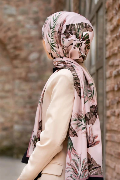 LÜKS MEDİNE İPEĞİ YAPRAK DESENLİ PUDRA - ZÜMRÜT YEŞİLİ RENKLİ 75X195 KIRIŞMAZ ŞAL MOSS KREP DİKİŞ TİPİ İTALYAN DİKİŞLİ ürün görseli