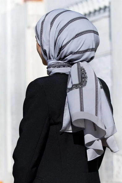 LÜKS MEDİNE İPEĞİ ZİNCİR DESENLİ GRİ RENKLİ 75X195 KIRIŞMAZ ŞAL MOSS KREP DİKİŞ TİPİ İTALYAN DİKİŞLİ ürün görseli