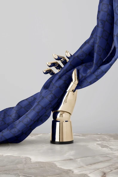 %100 Twill İpek Monogram Desenli Saks Renkli 90x90 Eşarp Dikim Şekli : El Dikişi - Resim 5