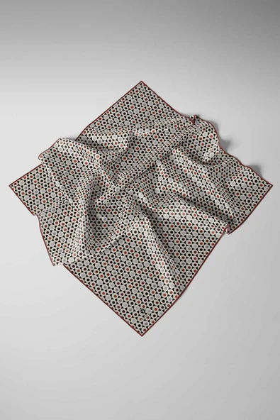 %100 Twill İpek Nokta Desenli Bej - Bordo Renkli 90x90 Eşarp Dikim Şekli : El Dikişi - Resim 3