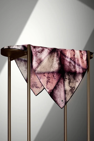 % 57 İPEK % 43 VİSKON Twill İpek Dokulu Ve Geometrik Desenli Pudra - Somon Renkli 90x90 Eşarp Dikim Şekli : El Dikişi - Resim 5